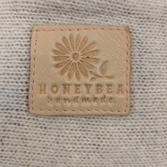 Honeybea Poncho - Picture 9 of 10